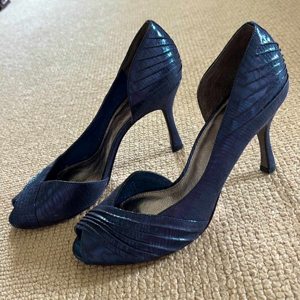 Adrianna Papell Boutique Metallic Blue Navy Open Toe Heel Pumps Size 8.5 NEW